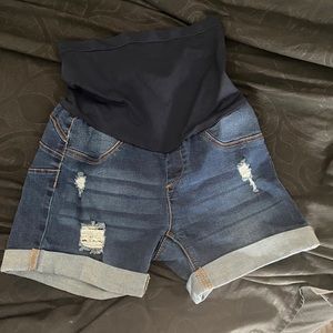 Distresssed maternity shorts